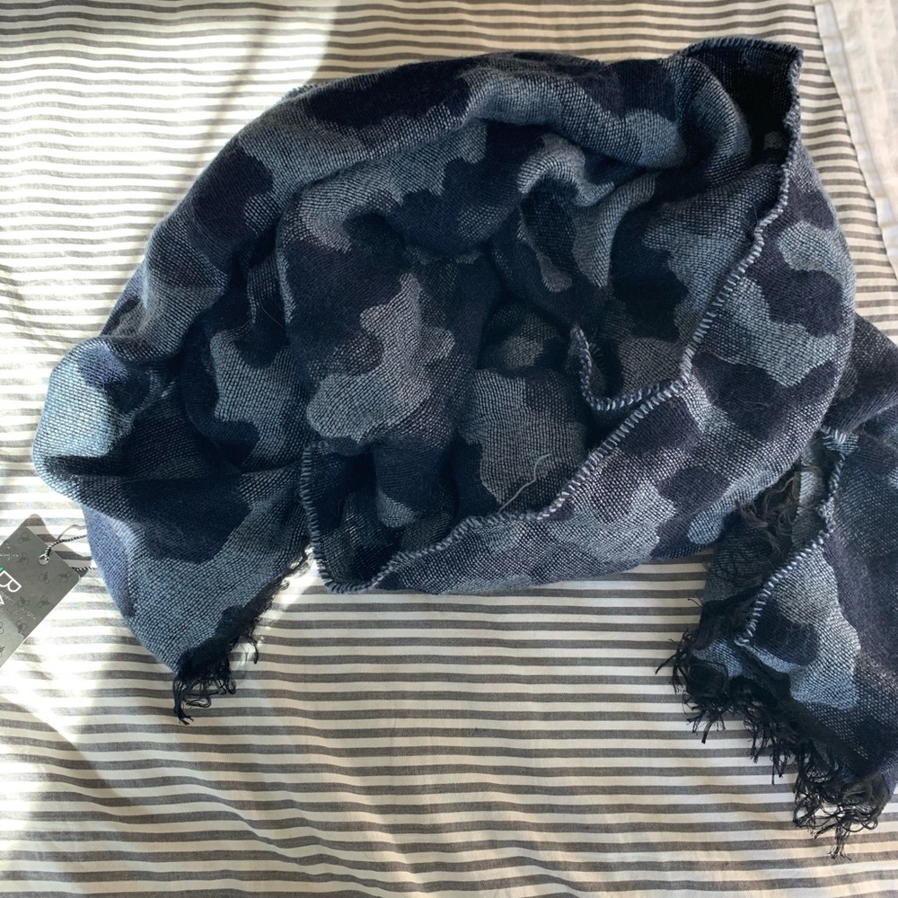 Scarf, blue navy with camo pattern.